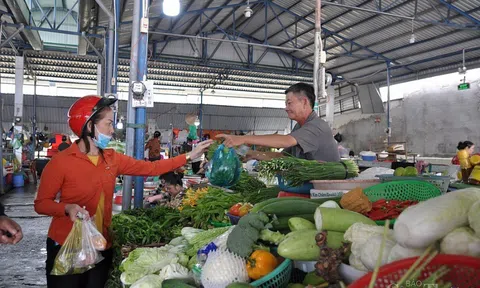 Giá thực phẩm hôm nay 12/10: Giá rau củ ổn định