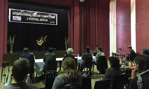 Thí sinh Đào Như Khánh đoạt giải đặc biệt trong Cuộc thi Guitar quốc tế Berlin