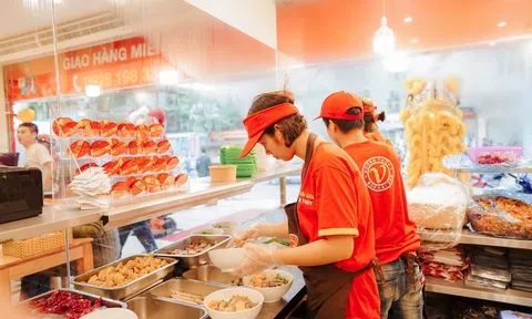 Thưởng thức bún riêu hải sản độc đáo tại Vương Thủy