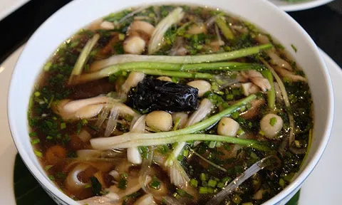Độc đáo phở thuốc bắc