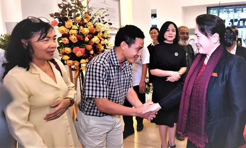 Chủ tịch Quốc hội Nguyễn Thị Kim Ngân thăm Triển lãm ảnh "Khoảnh khắc thiên nhiên"