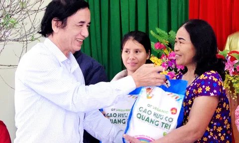 Tạp chí Khoa học Phát triển Nông thôn Việt Nam đồng hành với Tết vì người nghèo ở Hà Tĩnh