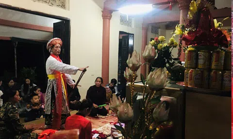Về Hòa Bình: Đi thuyền ngắm lòng hồ, ăn cá nướng, thăm đền Đôi cô Cửa chương
