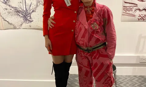 Lương Thùy Linh 'lọt mắt xanh' nhà thiết kế lừng danh Anh quốc kiêm giám khảo Miss World 2019