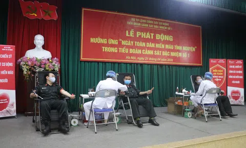 Tiểu đoàn cảnh sát Đặc nhiệm số 1 hiến máu tình nguyện và ủng hộ chống dịch Covid-19