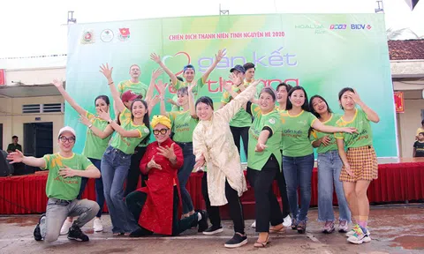 Gạo Hoa Lúa đem niềm vui cho bà con nghèo bị hạn mặn trong chương trình“Gắn kết yêu thương”