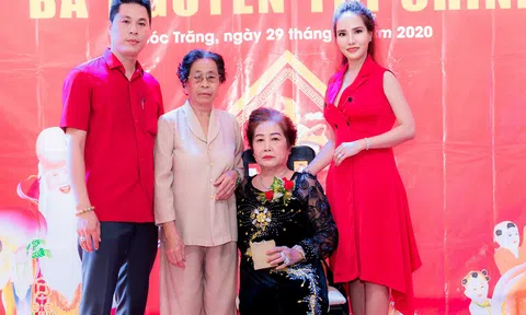 Hoa khôi Bảo Ngọc phát gạo từ thiện nhân dịp mừng thọ 60 tuổi của Mẹ