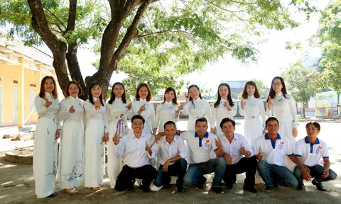 Trường Trần Quang Diệu Quảng Ngãi tổ chức 20 năm về trường niên học 1997-2000