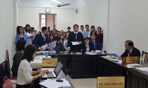 Xét xử vụ tranh chấp quyền sở hữu trí tuệ giữa Công ty Tuần Châu Hà Nội và đạo diễn Việt Tú