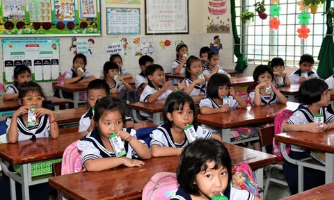 Hơn 300.000 trẻ em ở Tp. Hồ Chí Minh chính thức thụ hưởng chương trình Sữa học đường