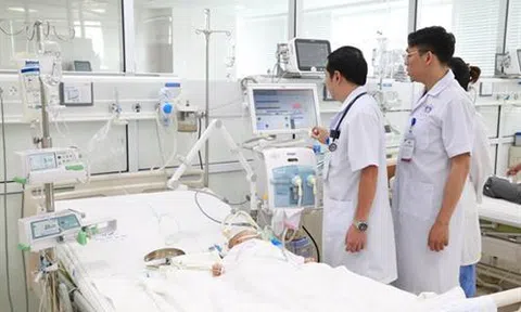 Ngộ độc thuốc nam, bé trai 3 tháng tuổi suy hô hấp nặng