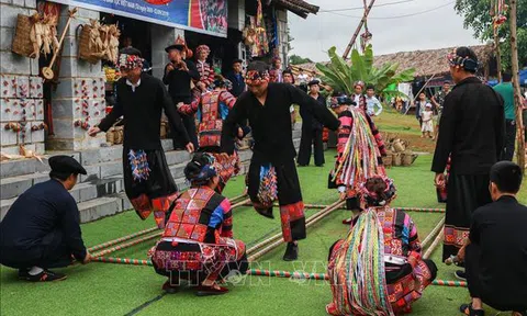 Tôn vinh tinh hoa văn hóa các dân tộc Việt Nam trong tháng 11