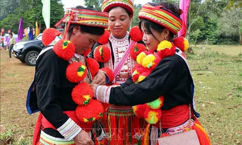 Tuyên Quang: Nét độc đáo trang phục của người Dao Đỏ
