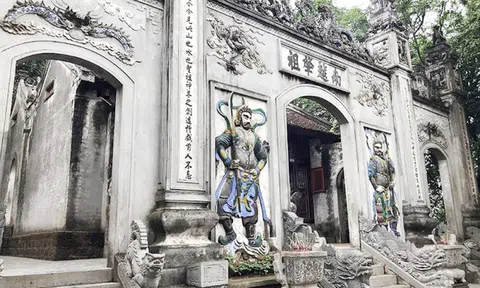 Từ "Cao sơn cảnh hành" đến ý nghĩa hoành phi câu đối ở Đền Hùng