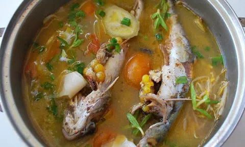 Canh chua cá úc vừa múc vừa chan