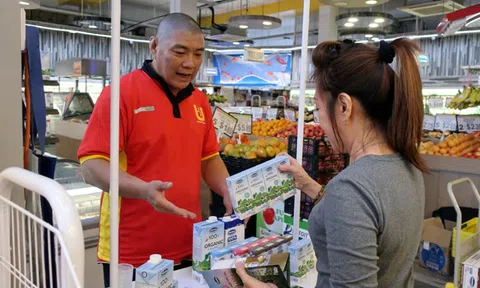 Sữa tươi của Vinamilk đã trở nên quen thuộc với người dân Singapore