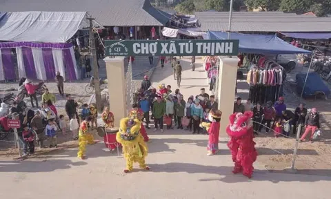 Tuyên Quang: Chợ mới xã Tú Thịnh phát triển thương nghiệp, bảo đảm an toàn giao thông