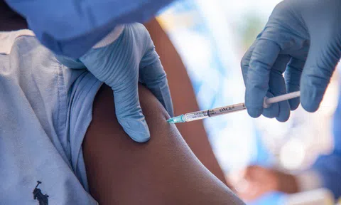 Nhật Bản thông báo kế hoạch bắt đầu thử nghiệm lâm sàng vaccine Ebola​