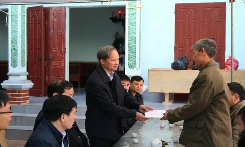 Vĩnh Phúc: Lãnh đạo huyện Vĩnh Tường thăm hỏi gia đình 3 nạn nhân vụ cháy nhà hàng 3 Lẩu