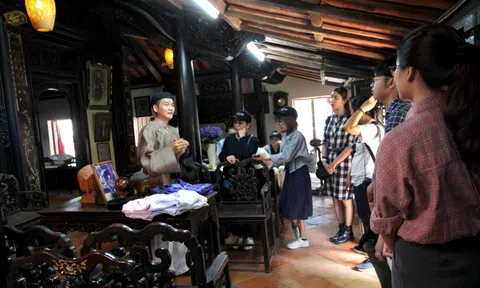 Dạo chơi cùng di sản