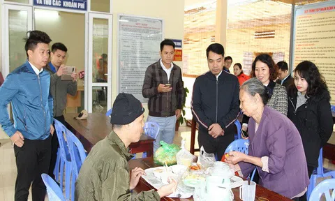 Hanoisme sẻ chia với người bệnh tại Trung tâm Chăm sóc và nuôi dưỡng người tâm thần Hà Nội