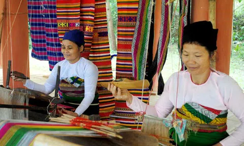 Thanh Hoá: Rộn ràng làng thổ cẩm