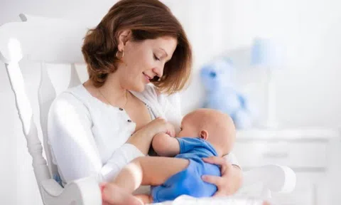 Nuôi con bằng sữa mẹ có thể giúp ngăn ngừa bệnh sốt rét ở trẻ sơ sinh​