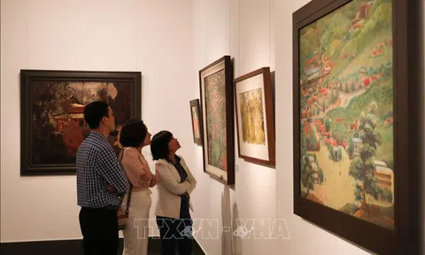 Triển lãm chuyên đề 'Mùa Xuân vĩnh viễn'