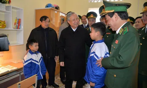 Lãnh đạo Đảng, Nhà nước chăm lo Tết cho người nghèo