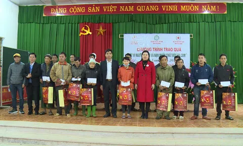 Tuyên Quang: Tập Đoàn Vingroup tặng quà Tết cho hộ nghèo tại huyện Na Hang