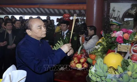 Thủ tướng Nguyễn Xuân Phúc và lãnh đạo Đảng, Nhà nước dâng hương tưởng nhớ Bác Hồ