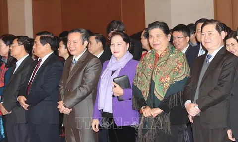 Chủ tịch Quốc hội chúc Tết lãnh đạo, nhân viên Văn phòng Quốc hội