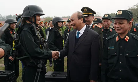 Thủ tướng kiểm tra công tác sẵn sàng chiến đấu tại Bộ Tư lệnh Cảnh sát cơ động
