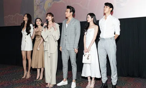 Dàn diễn viên "Gái già lắm chiêu 3" chơi sang, đem vàng thật  tặng khán giả xem phim