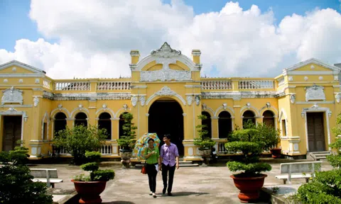 Dựng nhà ở miền Tây