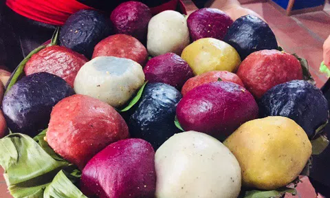 Lào Cai: Bánh dày ngũ sắc của người Tày