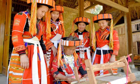 Tuyên Quang: Giữ gìn trang phục truyền thống gắn với phát triển du lịch