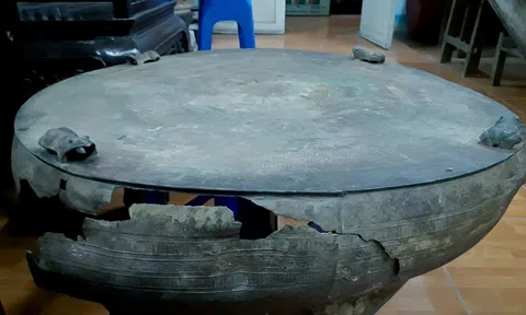 Kỳ lạ chuyện tìm thấy trống đồng dưới lòng sông ở miền Tây