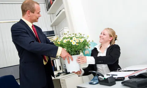 Tặng quà gì ngày 8/3 cho sếp nữ sang và lịch sự?