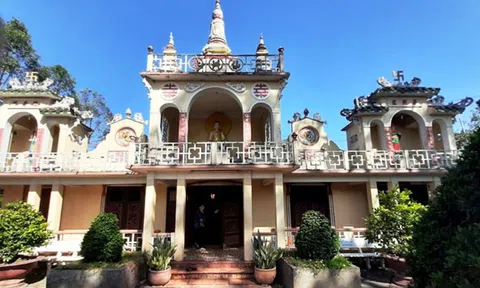 Vãn cảnh ngôi chùa cổ đất Vĩnh Long