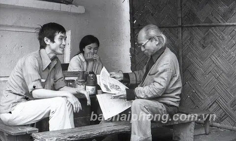 Người “giữ lại” hình ảnh văn nghệ sĩ một thời