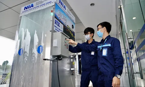 Sân bay Nội Bài: Tự sản xuất buồng khử khuẩn toàn thân
