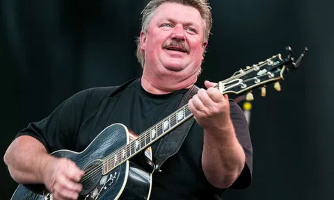 Danh ca nhạc đồng quê Joe Diffie qua đời vì nhiễm virus SARS-COV-2