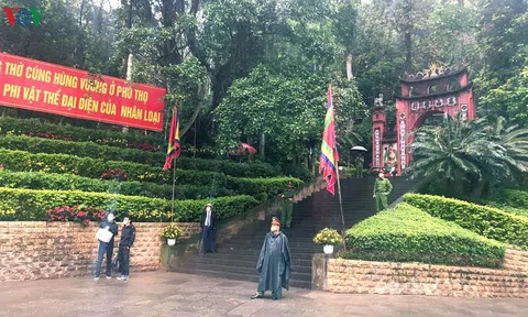Dâng hương Giỗ Tổ tại Đền Hùng vào sáng nay (10/3 âm lịch)