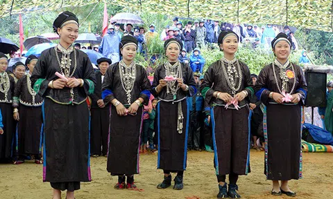 Hà Giang: Gìn giữ nét đẹp trang phục dân tộc Nùng