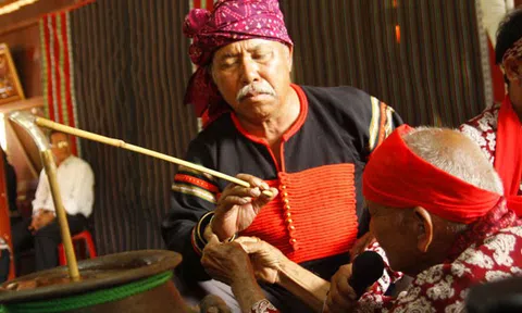 Chiếc vòng đồng trong đời sống người Êđê
