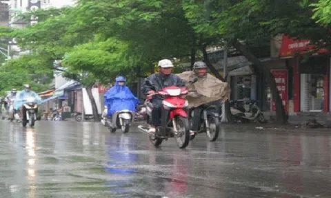 Mưa dông bào trùm cả nước, đề phòng lốc, sét, mưa đá và gió giật mạnh