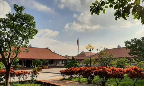 Thăm Khu lưu niệm cố Thủ tướng Phạm Văn Đồng