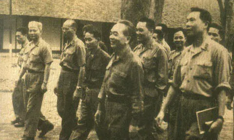Tiếng pháo mừng chiến thắng ở Tổng hành dinh sáng 30/4/1975