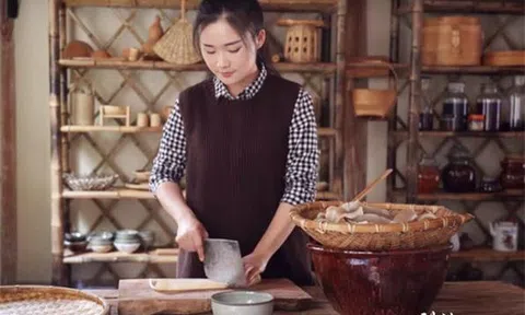 Bỏ phố về quê chăm sóc cha, cô gái thành vlogger nổi tiếng nhờ tài nấu ăn